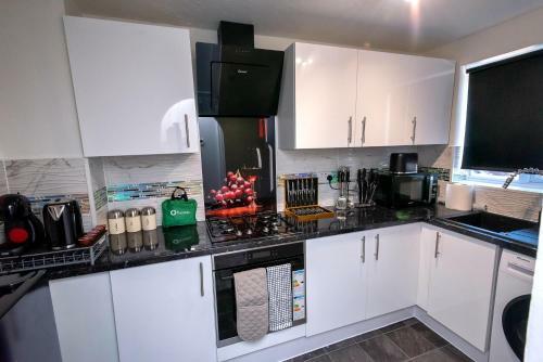 Stunning 2 Bed Home Sleeps 4 London!