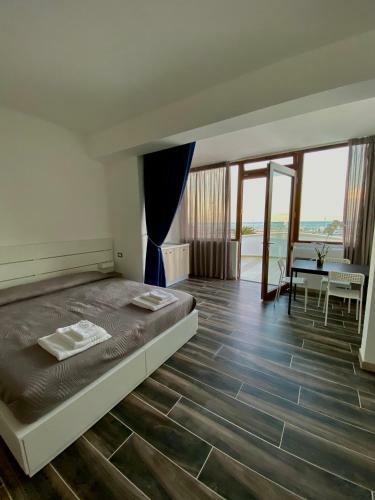Hostal Manfredi Sea Room