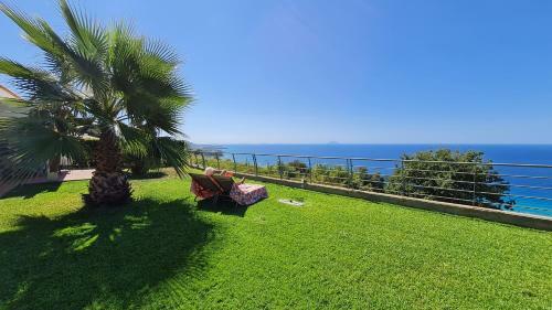 Villa Top Location - Tranquility - Pool - Garden & Sea View