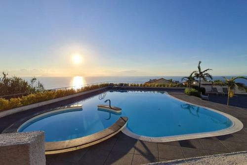 Villa Top Location - Tranquility - Pool - Garden & Sea View