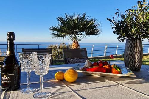 Villa Top Location - Tranquility - Pool - Garden & Sea View
