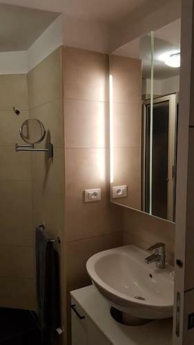 Villa Top Location - Tranquility - Pool - Garden & Sea View