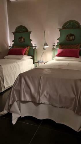Villa Top Location - Tranquility - Pool - Garden & Sea View