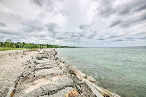 Ashtabula Home Near Walnut Beach And Eateries!