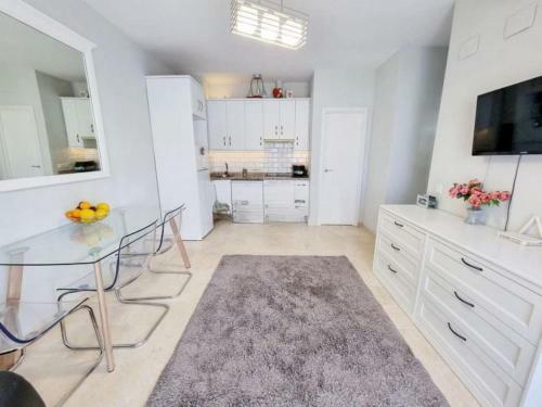 Apartamento Lovely Ground Floor Esmeralda, Pool, Parking