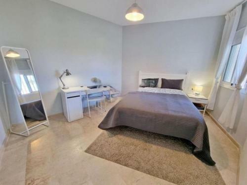 Apartamento Lovely Ground Floor Esmeralda, Pool, Parking