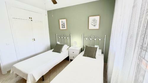 Chalet En Primera L�nea Con 150m2 de Jard�n Privado