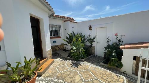 Chalet En Primera L�nea Con 150m2 de Jard�n Privado