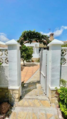 Chalet En Primera L�nea Con 150m2 de Jard�n Privado