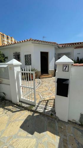 Chalet En Primera L�nea Con 150m2 de Jard�n Privado