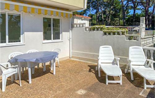 Beautiful Apartment In Mera With 1 Bedrooms