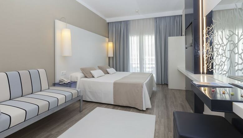 Canyelles Playa Hotel