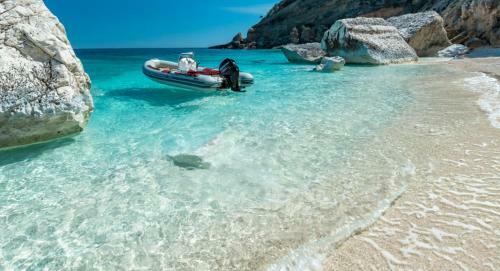 [sardegna] Villa????? Vista Mare Con Barca Privata