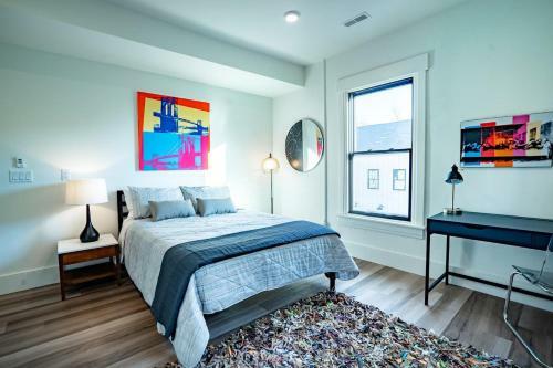 Hotel Luxurious, Huge Historic Mansion Minute From Downtown