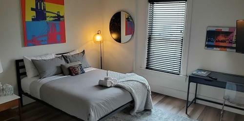 Hotel Luxurious, Huge Historic Mansion Minute From Downtown