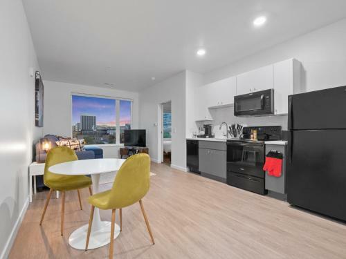 Apartamento Modern Condo With Free Parking - 512