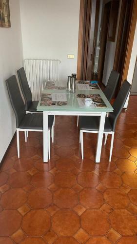 Apartamento Sch�ne Ferienwohnung Mit Terrasse Und Seeblick