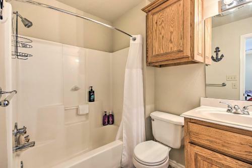 Cozy Eucha Townhome With Deck And Lake Access!