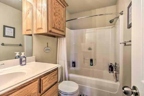 Cozy Eucha Townhome With Deck And Lake Access!