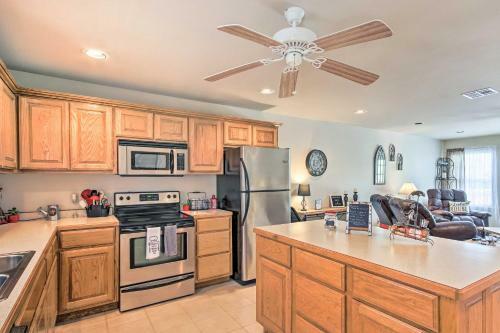 Cozy Eucha Townhome With Deck And Lake Access!