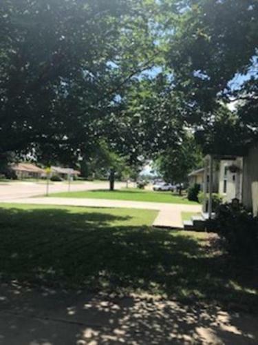 4 Bed Cowboy Home1 Mi Fort Sill- Weekly Rates!