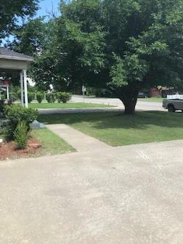 4 Bed Cowboy Home1 Mi Fort Sill- Weekly Rates!