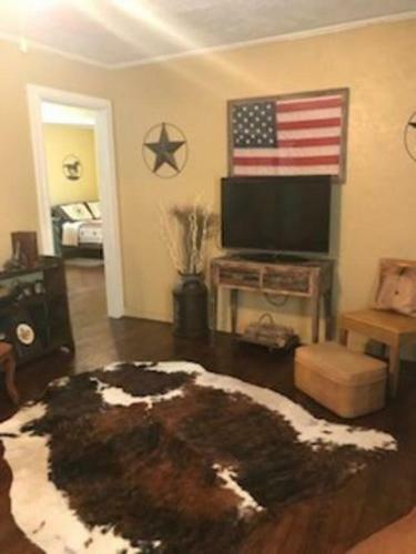 4 Bed Cowboy Home1 Mi Fort Sill- Weekly Rates!
