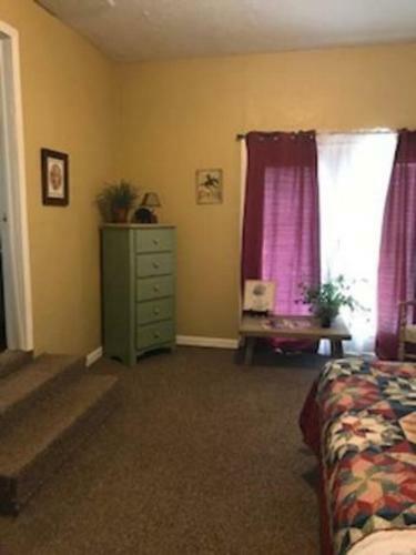 4 Bed Cowboy Home1 Mi Fort Sill- Weekly Rates!
