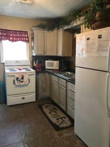 4 Bed Cowboy Home1 Mi Fort Sill- Weekly Rates!