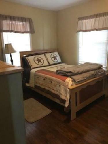 4 Bed Cowboy Home1 Mi Fort Sill- Weekly Rates!