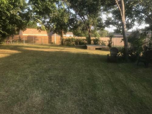 4 Plus Bed Home-groceries At Corner-ez 1 Mile To Post!