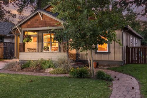 Columbia Cottage
