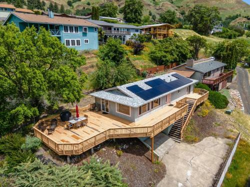 Point Lyle Home