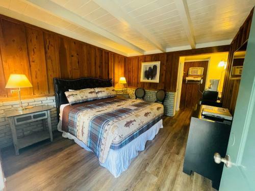 Hotel Riverfront Lodging