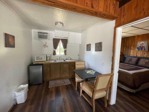 Hotel Riverfront Lodging