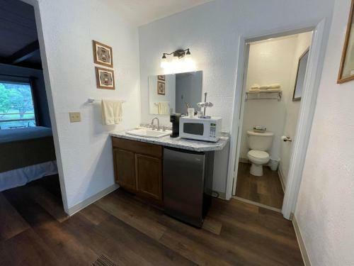 Hotel Riverfront Lodging