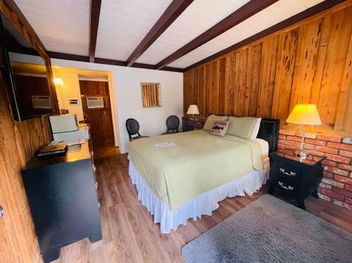 Hotel Riverfront Lodging