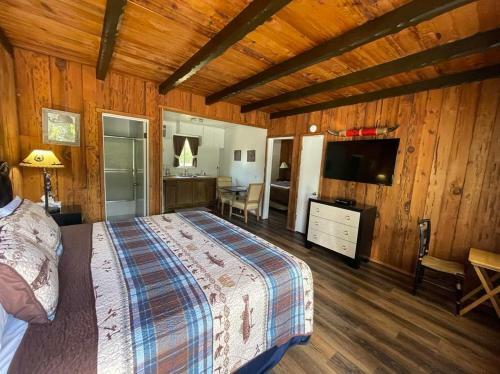 Hotel Riverfront Lodging