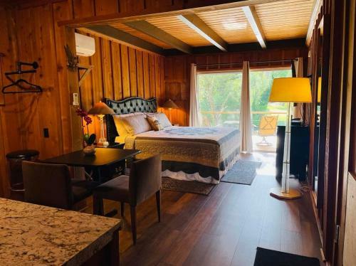 Hotel Riverfront Lodging