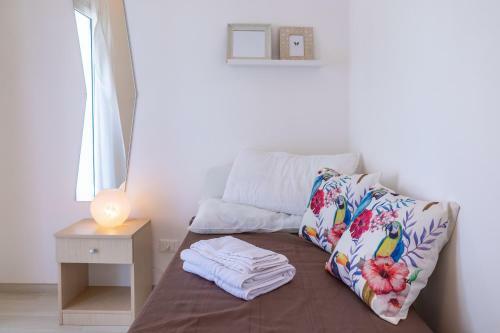 Wonderful Emerald And Gold Apartments With Parking