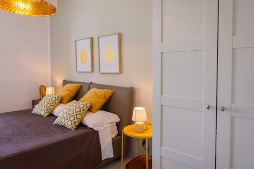 Wonderful Emerald And Gold Apartments With Parking