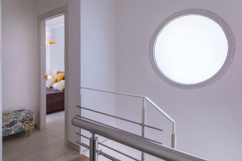 Wonderful Emerald And Gold Apartments With Parking