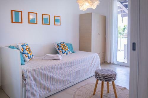 Wonderful Emerald And Gold Apartments With Parking