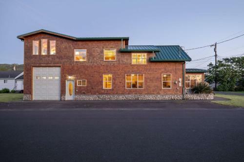 Cedar Lodge At Rockaway