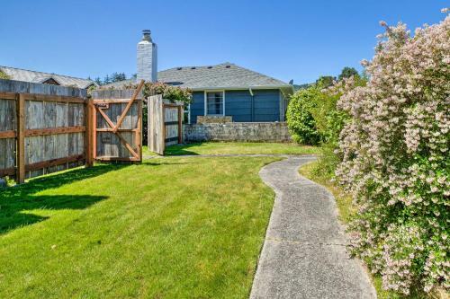 Charming Seaside Abode, Half-mile To Beach!