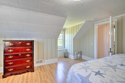 Charming Seaside Abode, Half-mile To Beach!