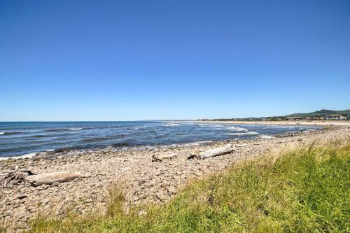 Charming Seaside Abode, Half-mile To Beach!