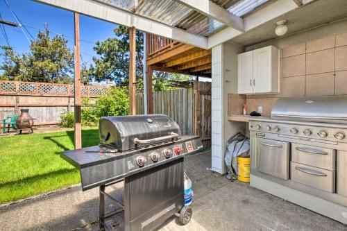 Charming Seaside Abode, Half-mile To Beach!