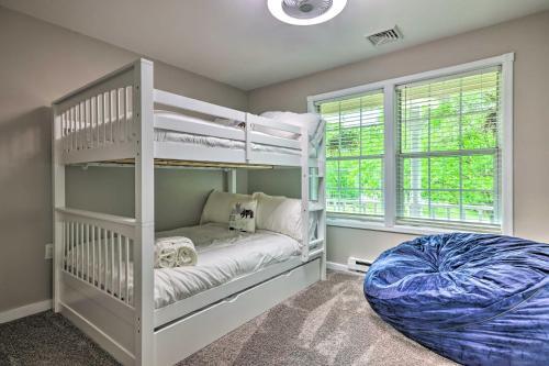 Family-friendly Retreat With Deck, Walk To Lake