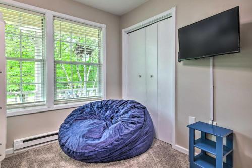 Family-friendly Retreat With Deck, Walk To Lake